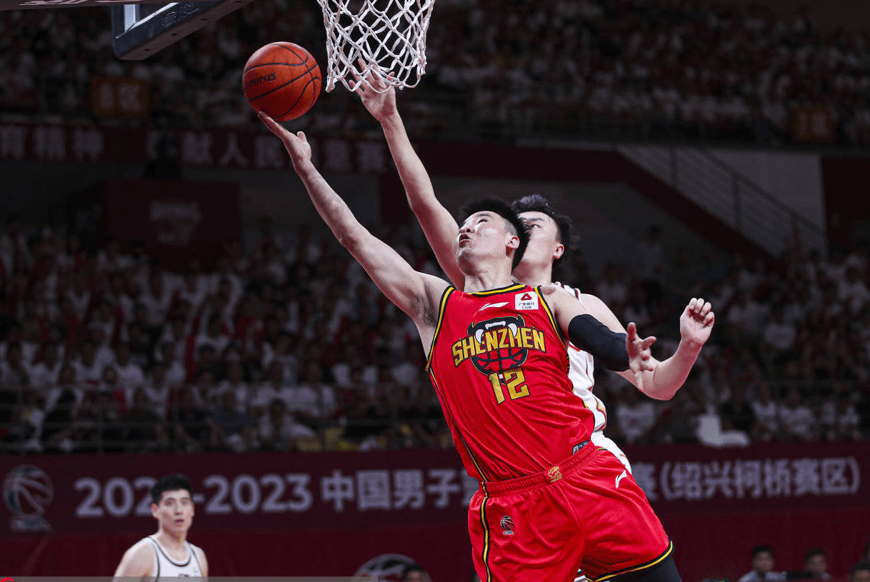 关于江南黑豹队对阵东海鲸鲨队,排球联赛失利,内线统治篮板——教练团队居功至伟的信息-开云官网